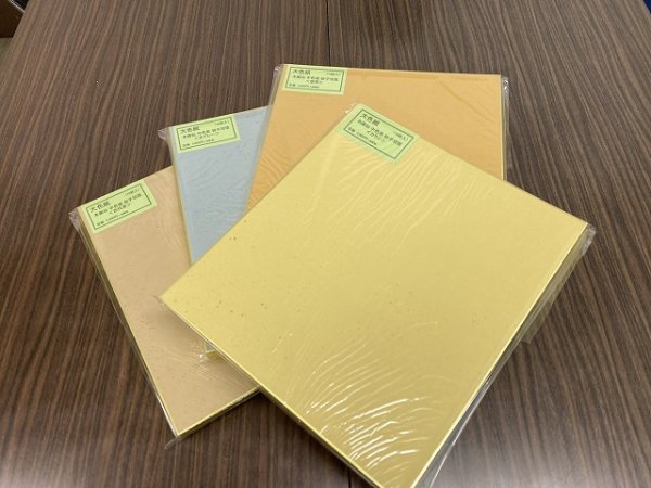 画像2: 大色紙　本画仙中色染砂子切箔　水グレー　（10枚入） (2)