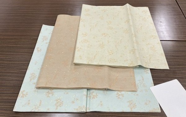 画像2: 紅草柄型打　金振　クリーム　1.75尺×7.5尺 (2)