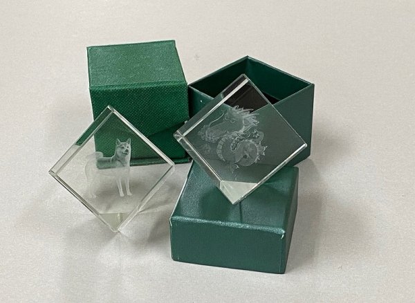 画像2: クリスタル文鎮『龍』 (2)